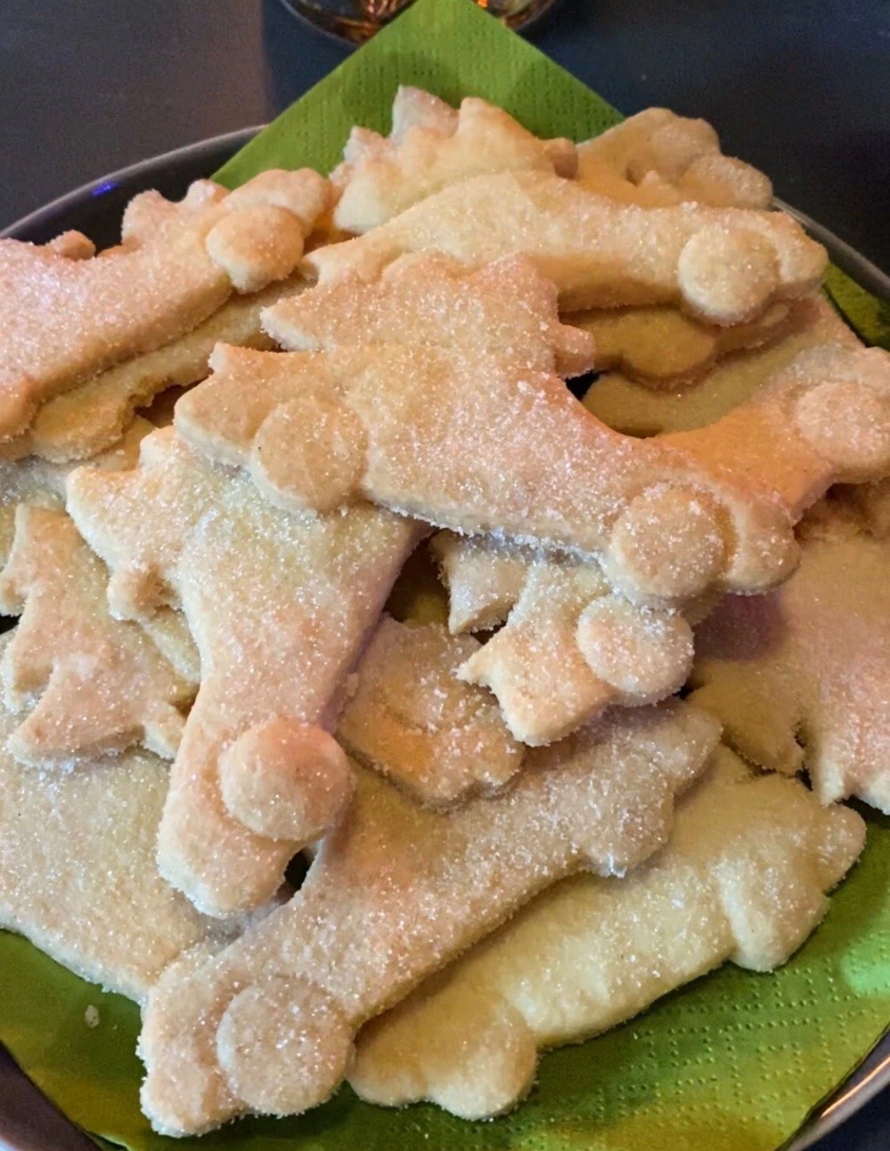 Xmas tree hanger/biscuit cutter